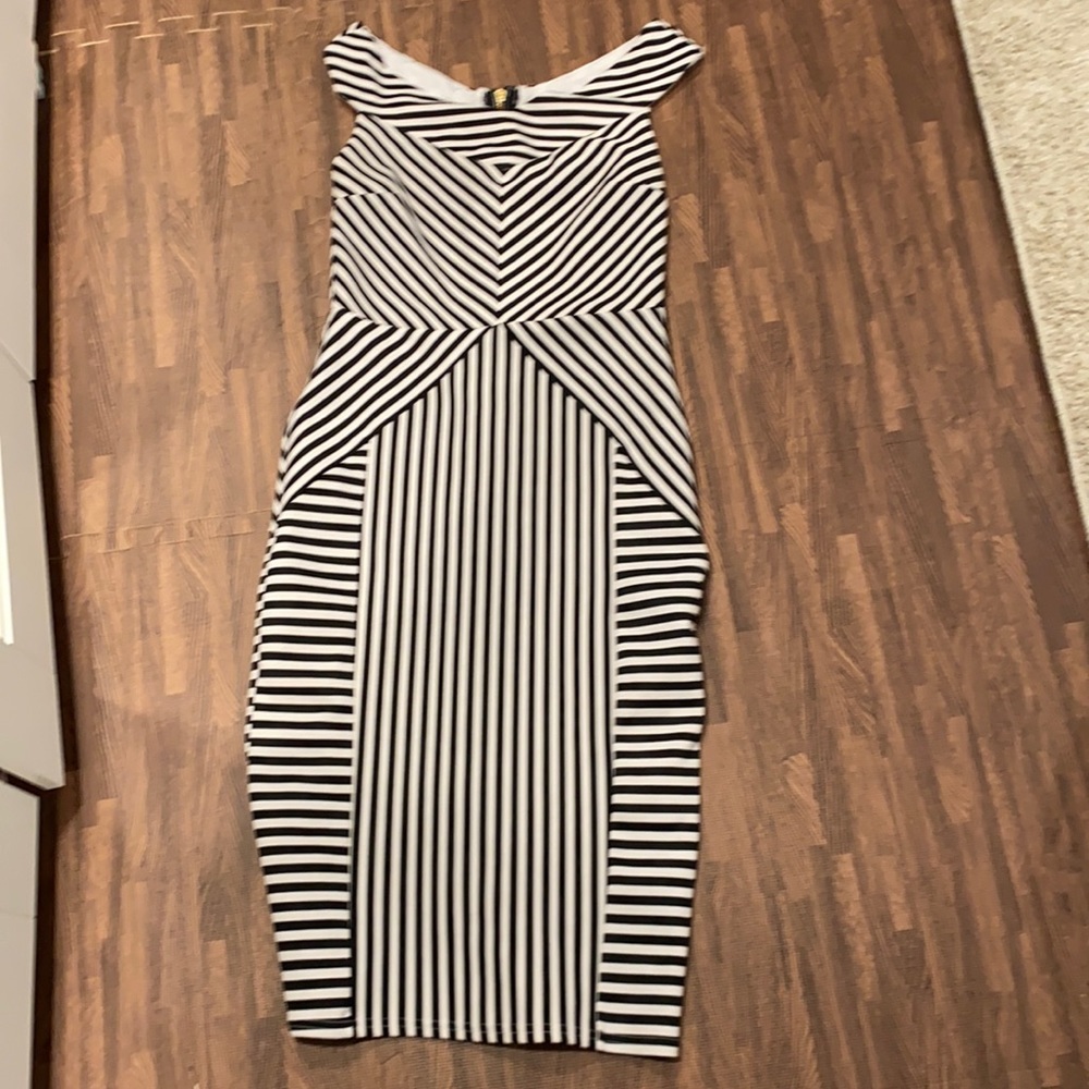 Asos black and white Bodycon dress . SZ 6 US